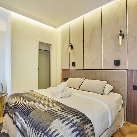 Апартаменты Incredible Le Marais With Terrace Париж