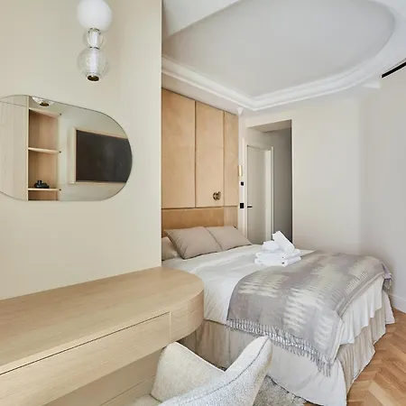 Incredible Le Marais With Terrace Apartment